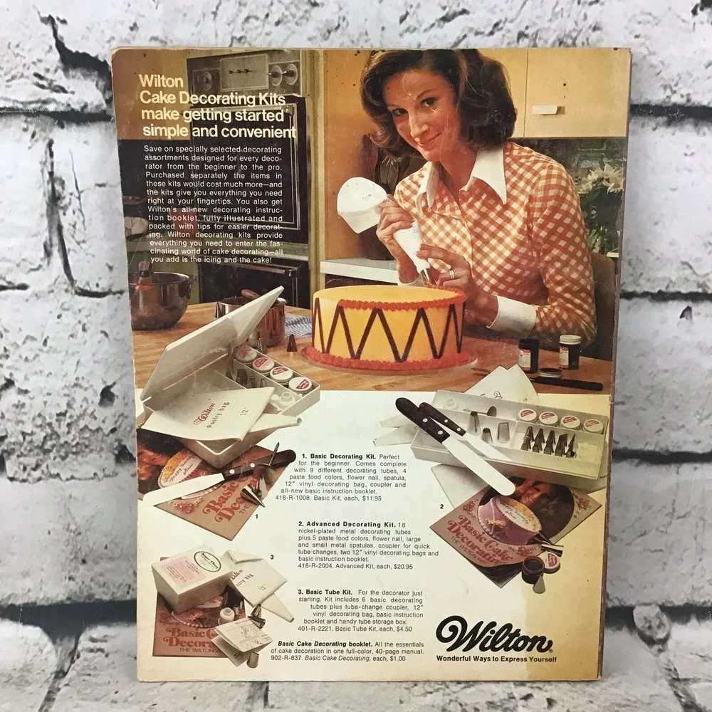 Wilton Yearbook Cake Decorating The American Art of Celebration Vintage 1977‎